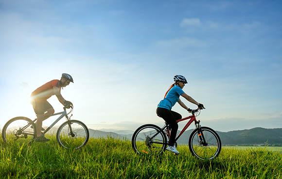 Bike ride couple