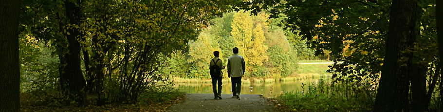 two people on stroll panorama