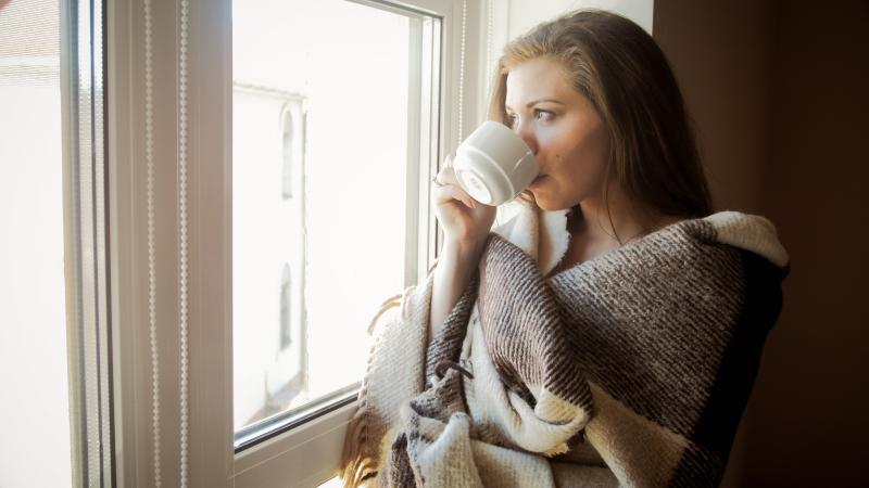 woman drinking coffee